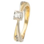 18K. Bicolor solitaire ring set with a radiant cut diamond of approx. 0.27 ct.