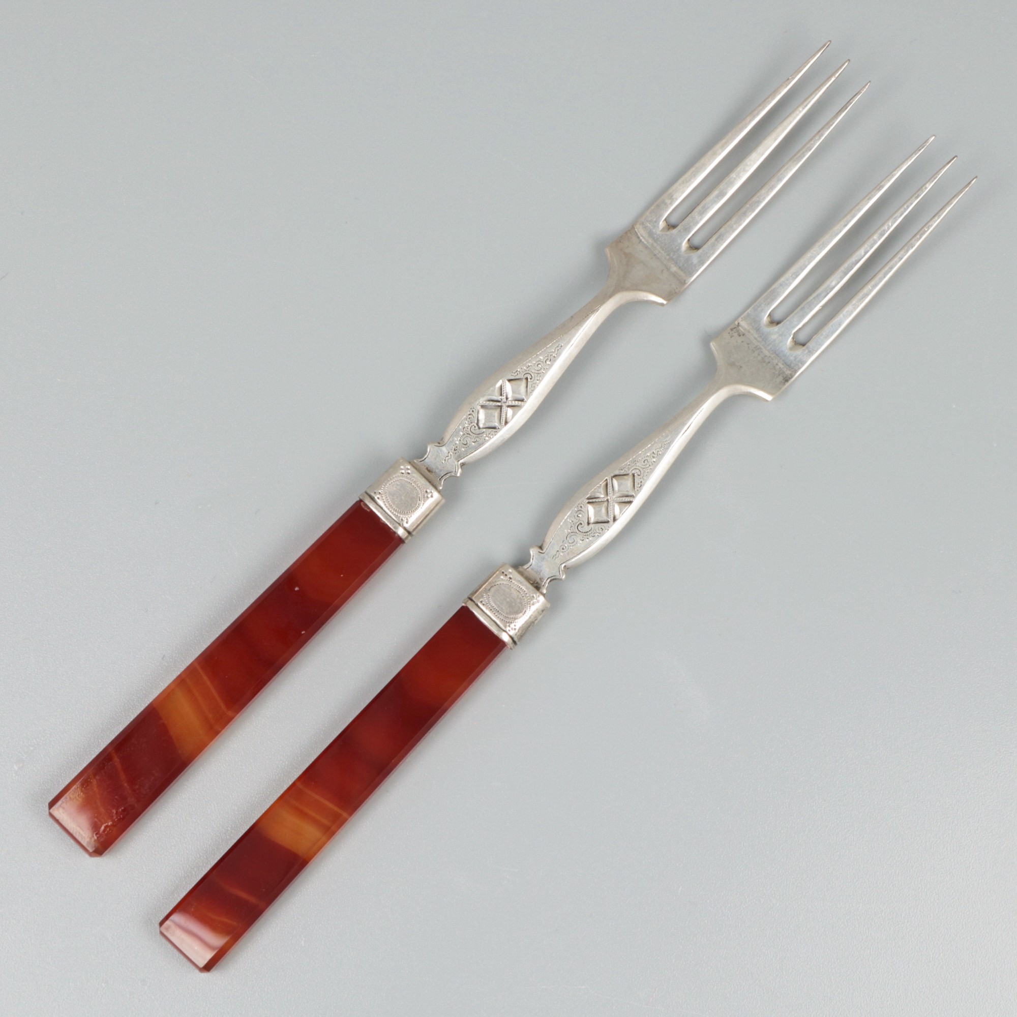 2-piece set of meat forks silver.