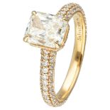 18K. Yellow gold shoulder ring set with a central diamond of 1.70 ct.