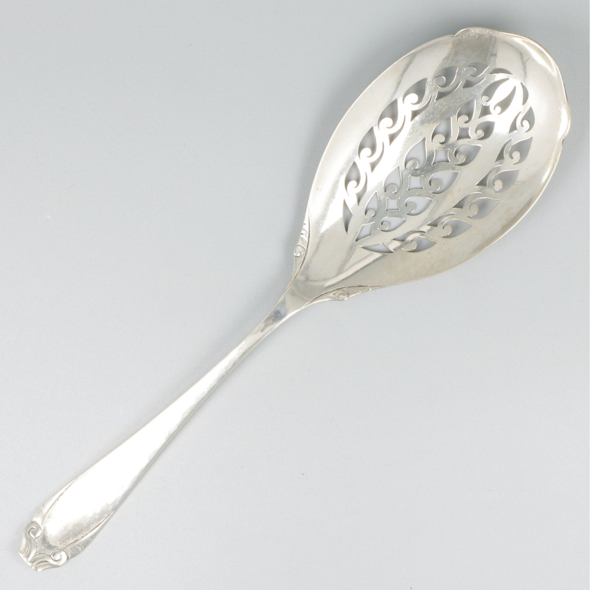 Wet fruit scoop, model "Moustache", silver.