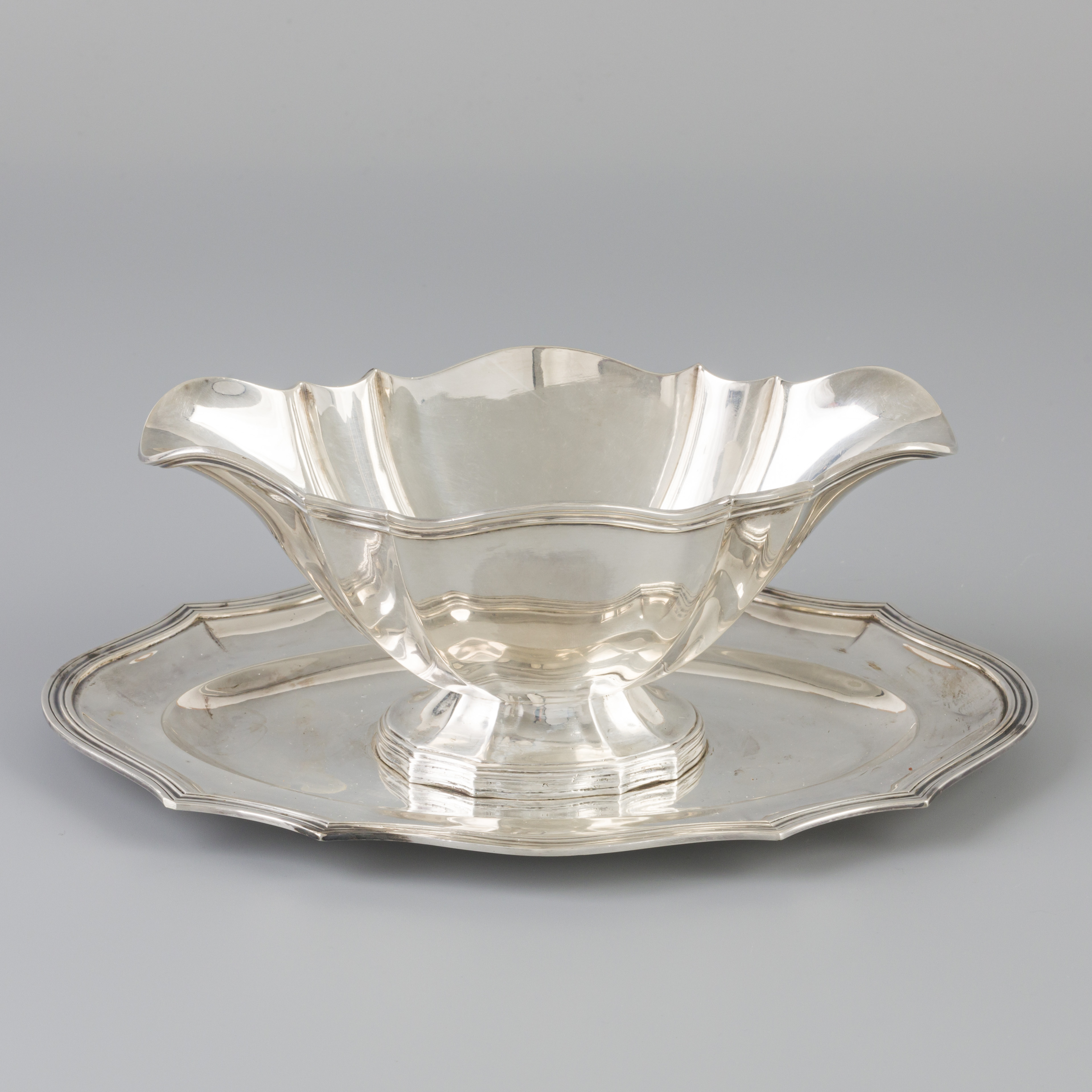 Sauce boat with silver saucer. - Image 3 of 5