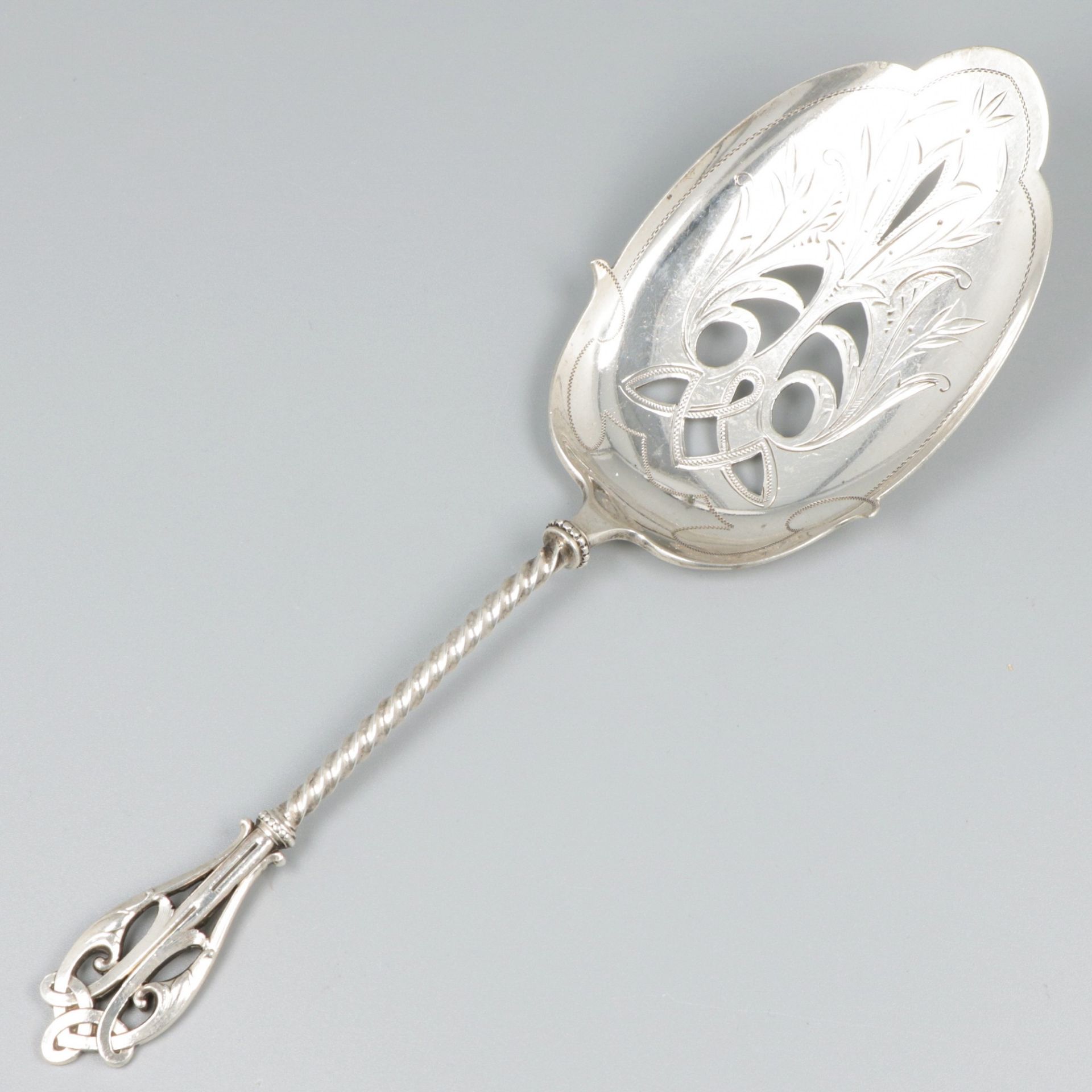 Pastry scoop silver.