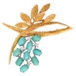 18K. Yellow gold brooch set with approx. 0.08 ct. diamond and turquoise.