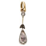 14K. Bicolor gold Art Nouveau pendant with pear-shaped diamond of approx. 0.20 ct. set on foil.