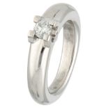 18K. White gold solitaire ring set with approx. 0.28 ct. diamond.