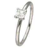 18K. White gold solitaire ring set with approx. 0.35 ct. diamond.