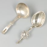 2-piece lot of cream spoons silver.