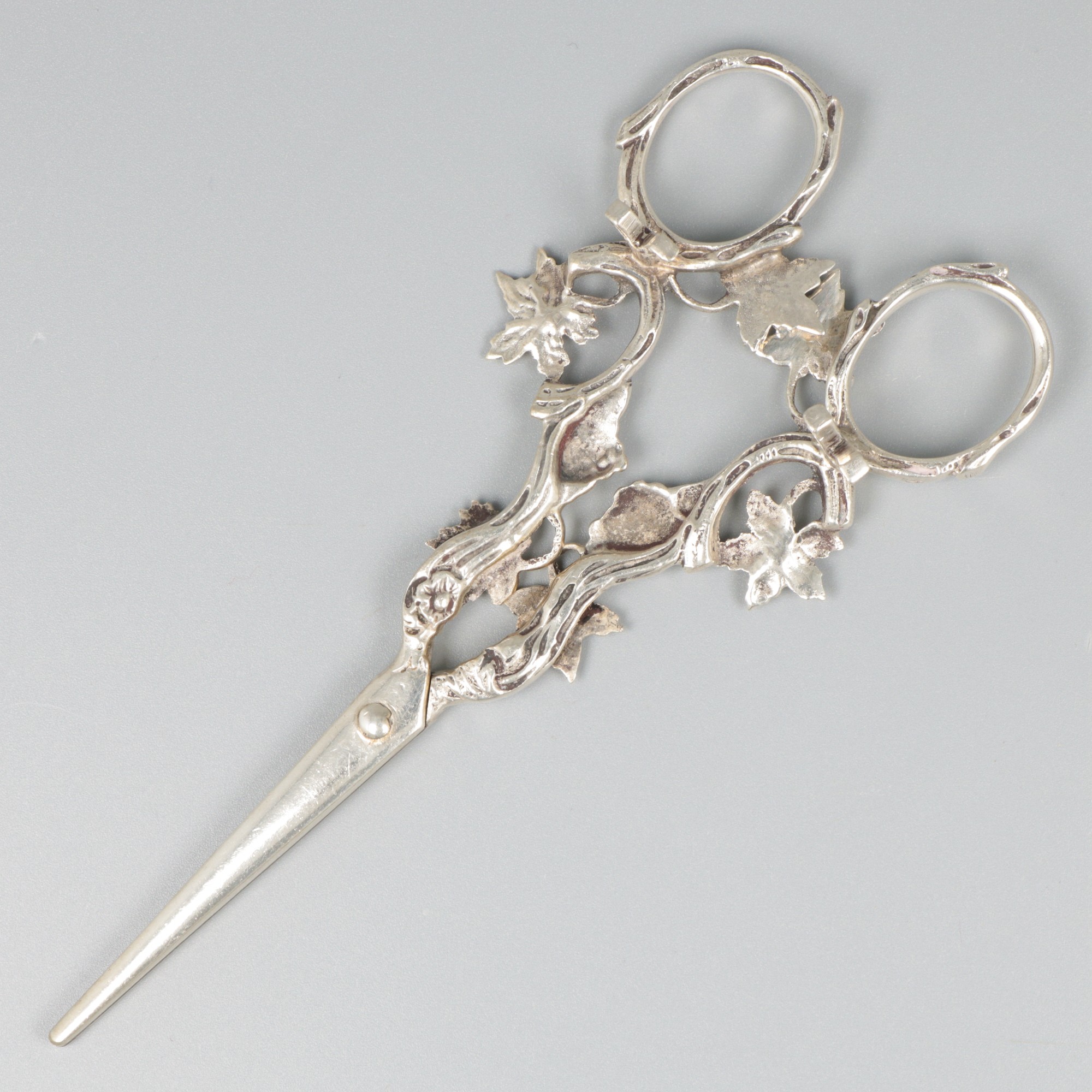 Grape scissors silver. - Image 2 of 8