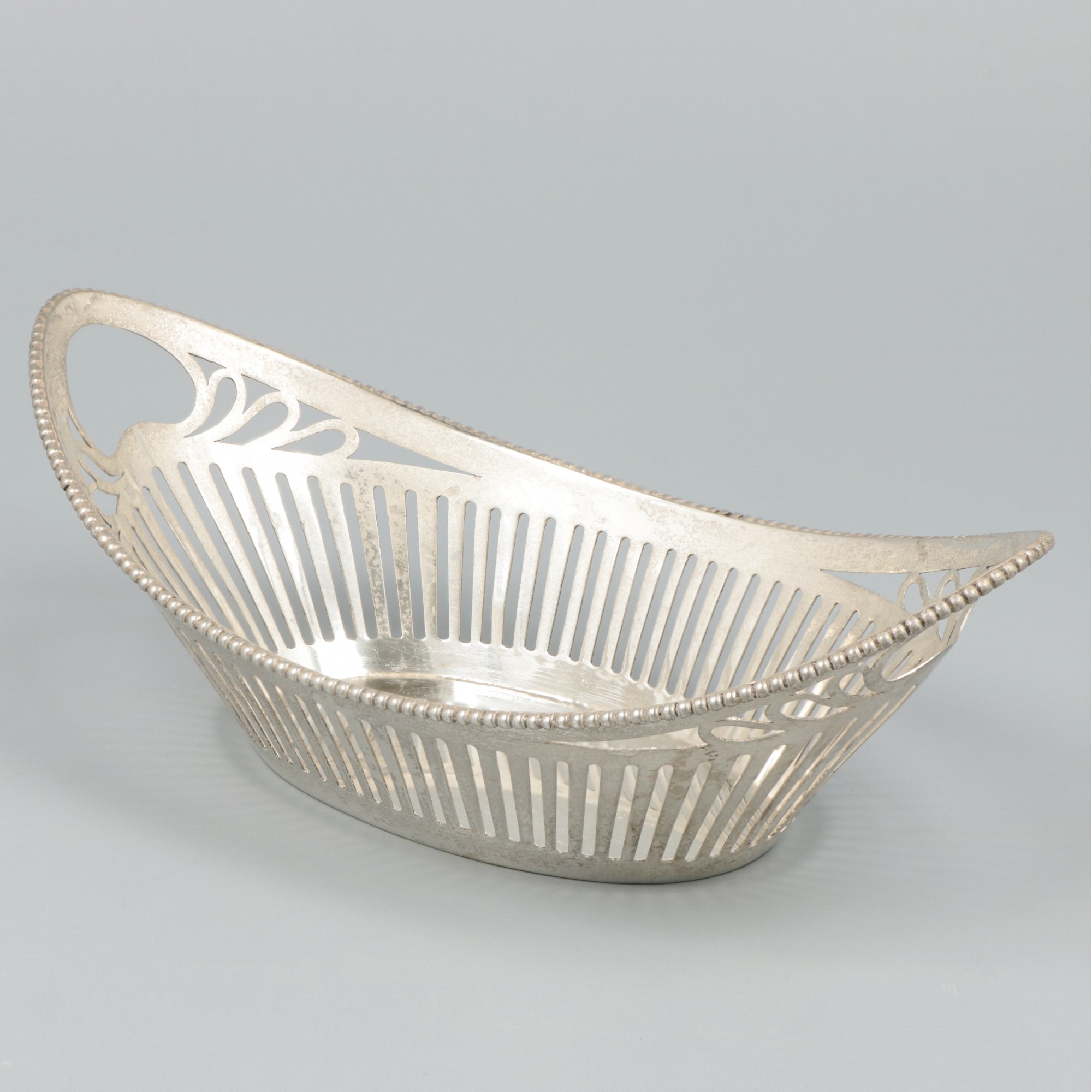 Sweetmeat basket silver.