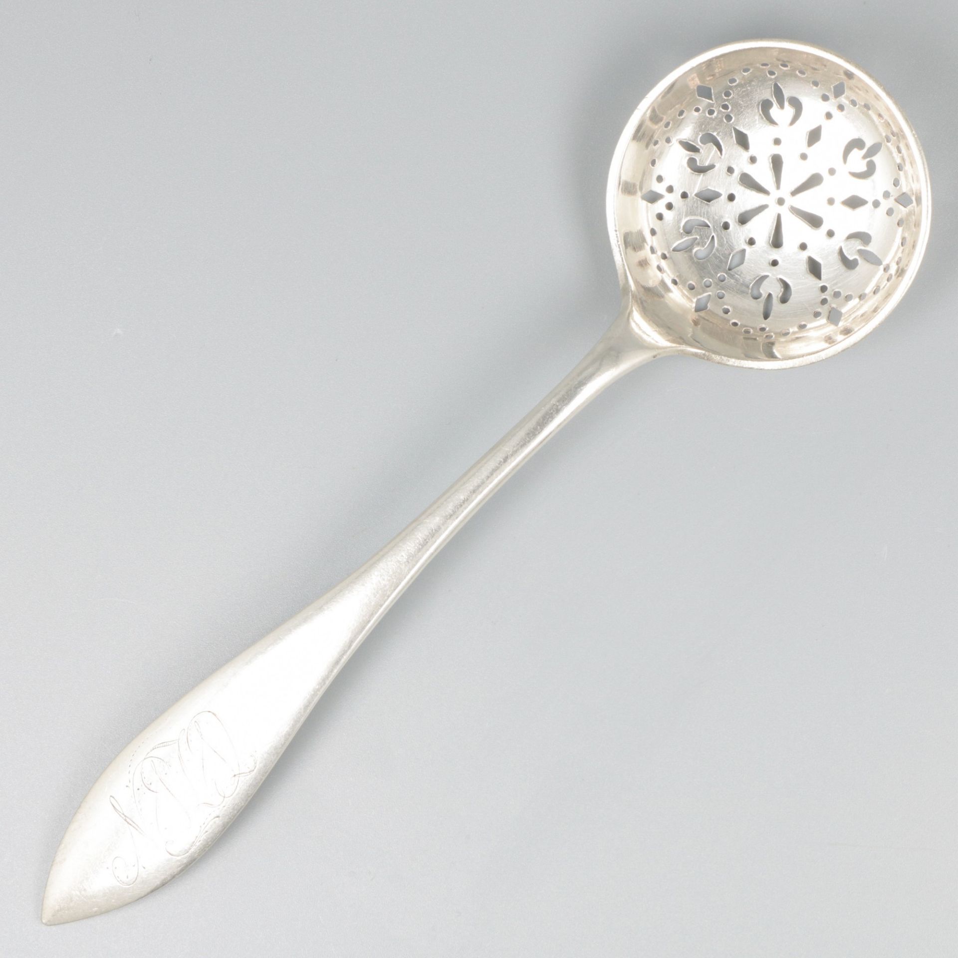 Sifter spoon silver.