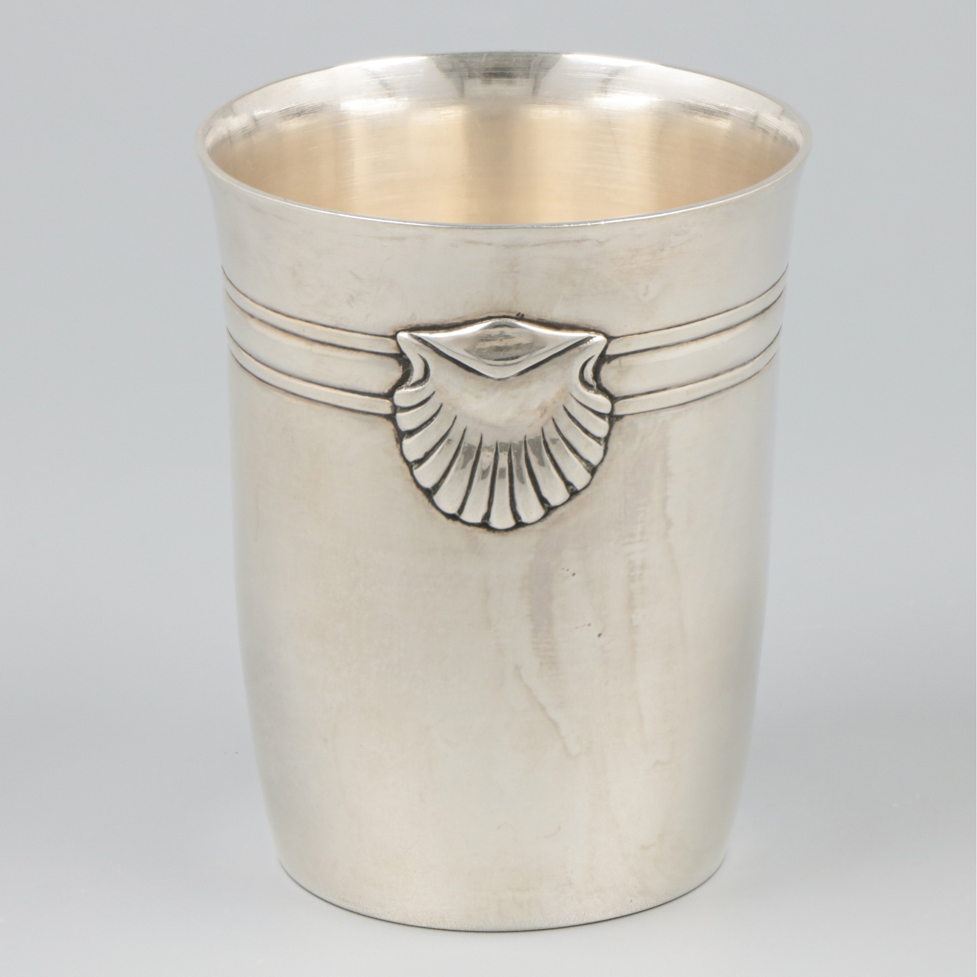 Drinking cup silver.