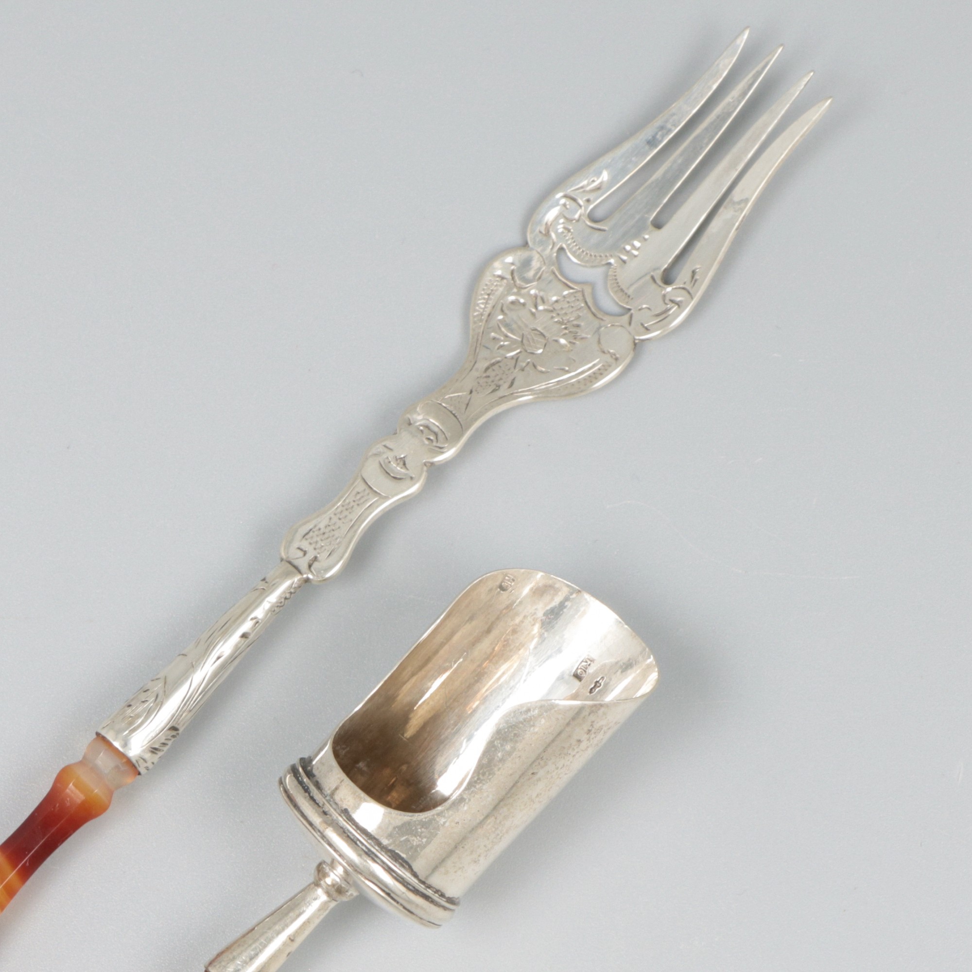 Sugar scoop & pickles fork silver. - Image 3 of 6