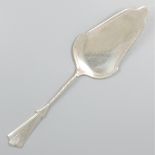 Cake / pastry server silver.