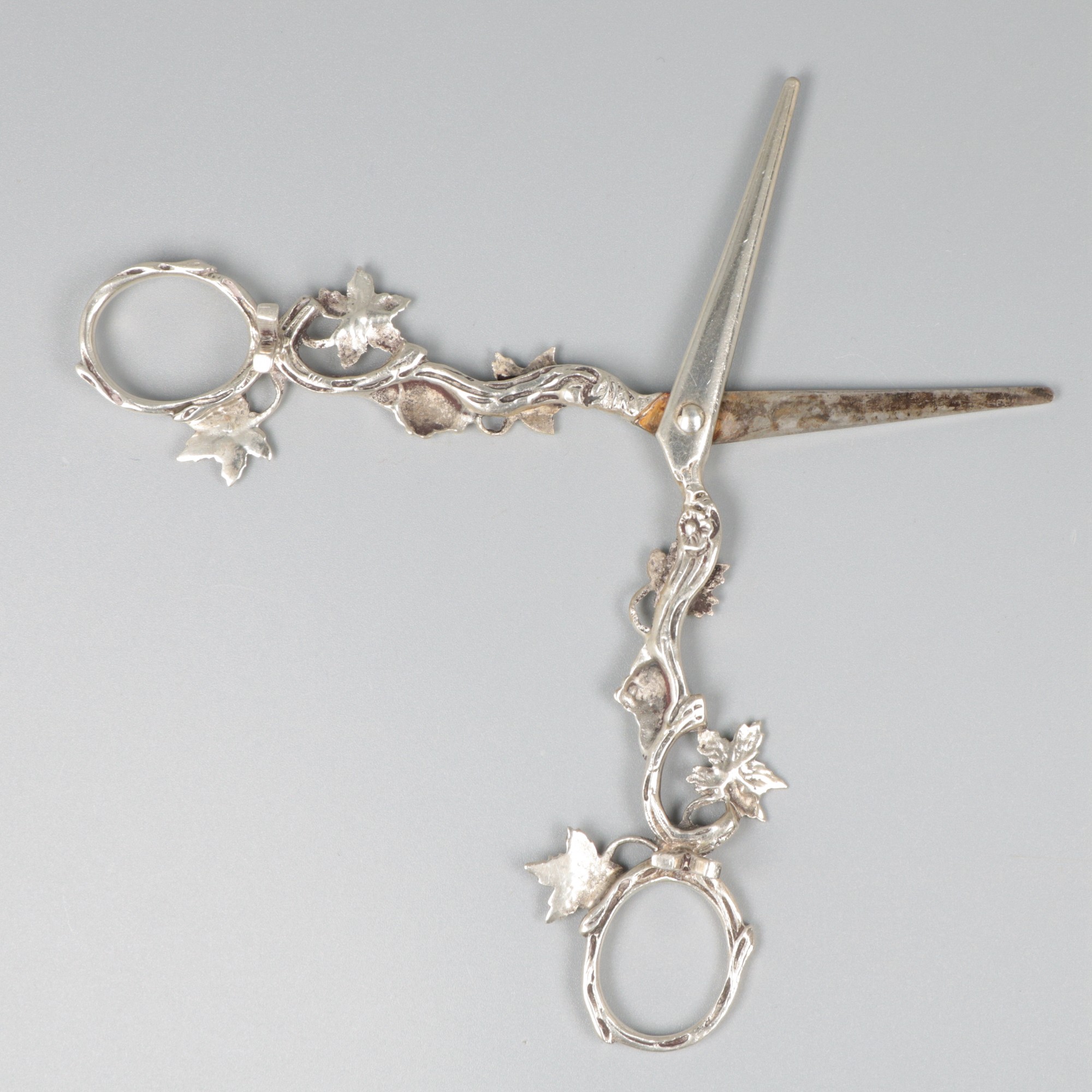 Grape scissors silver. - Image 4 of 8