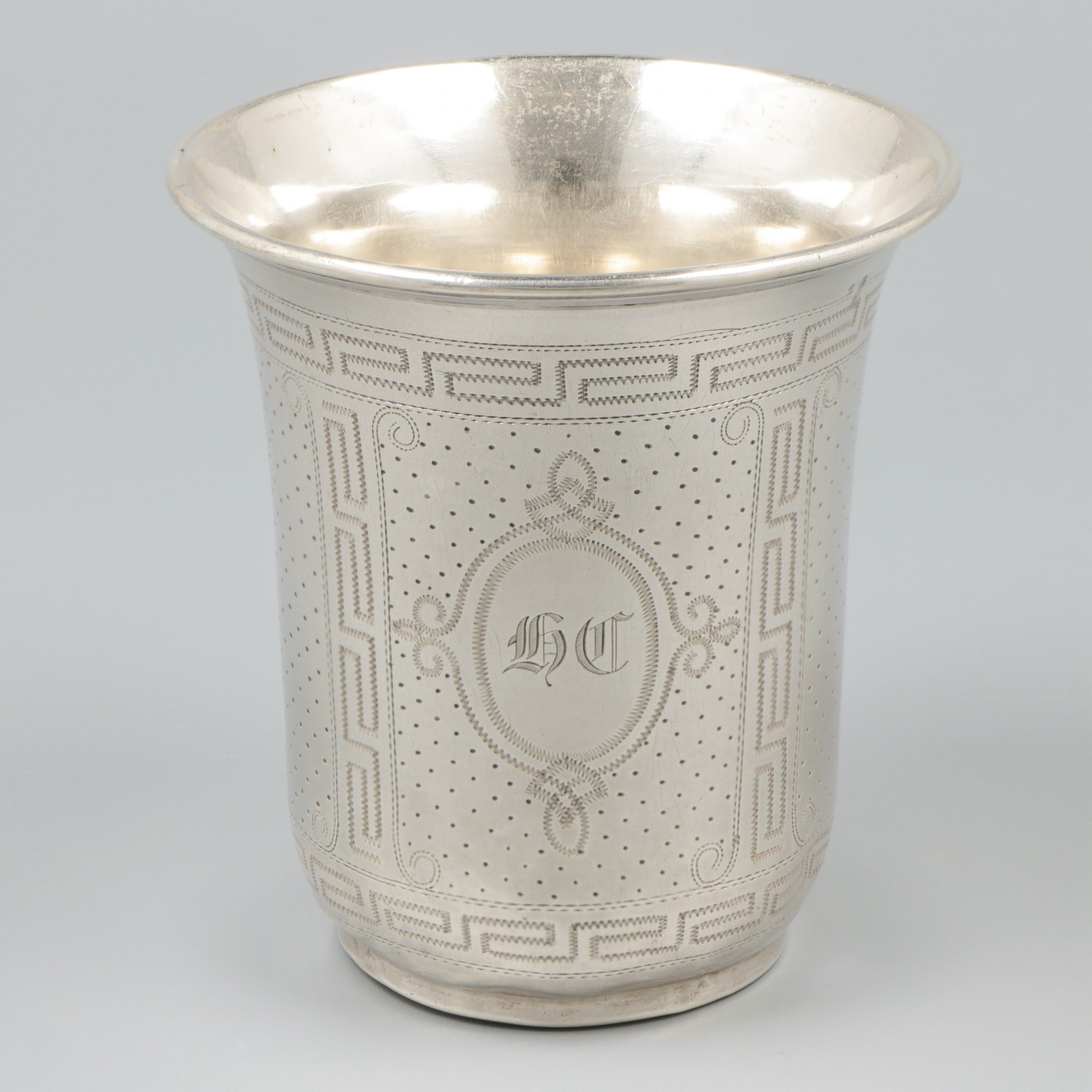 Drinking cup silver.