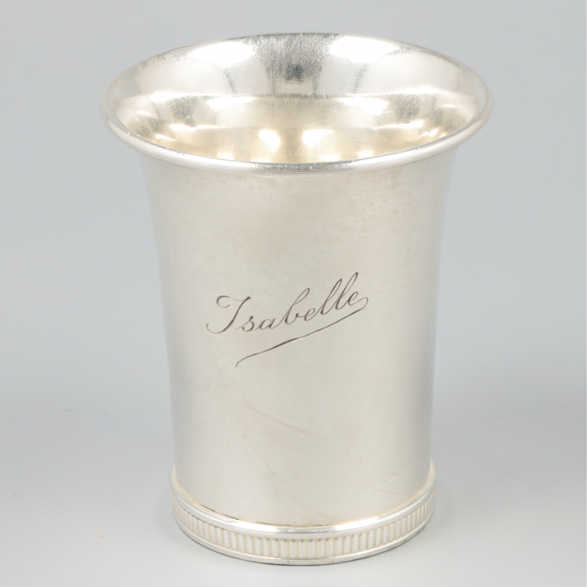 Drinking cup silver.