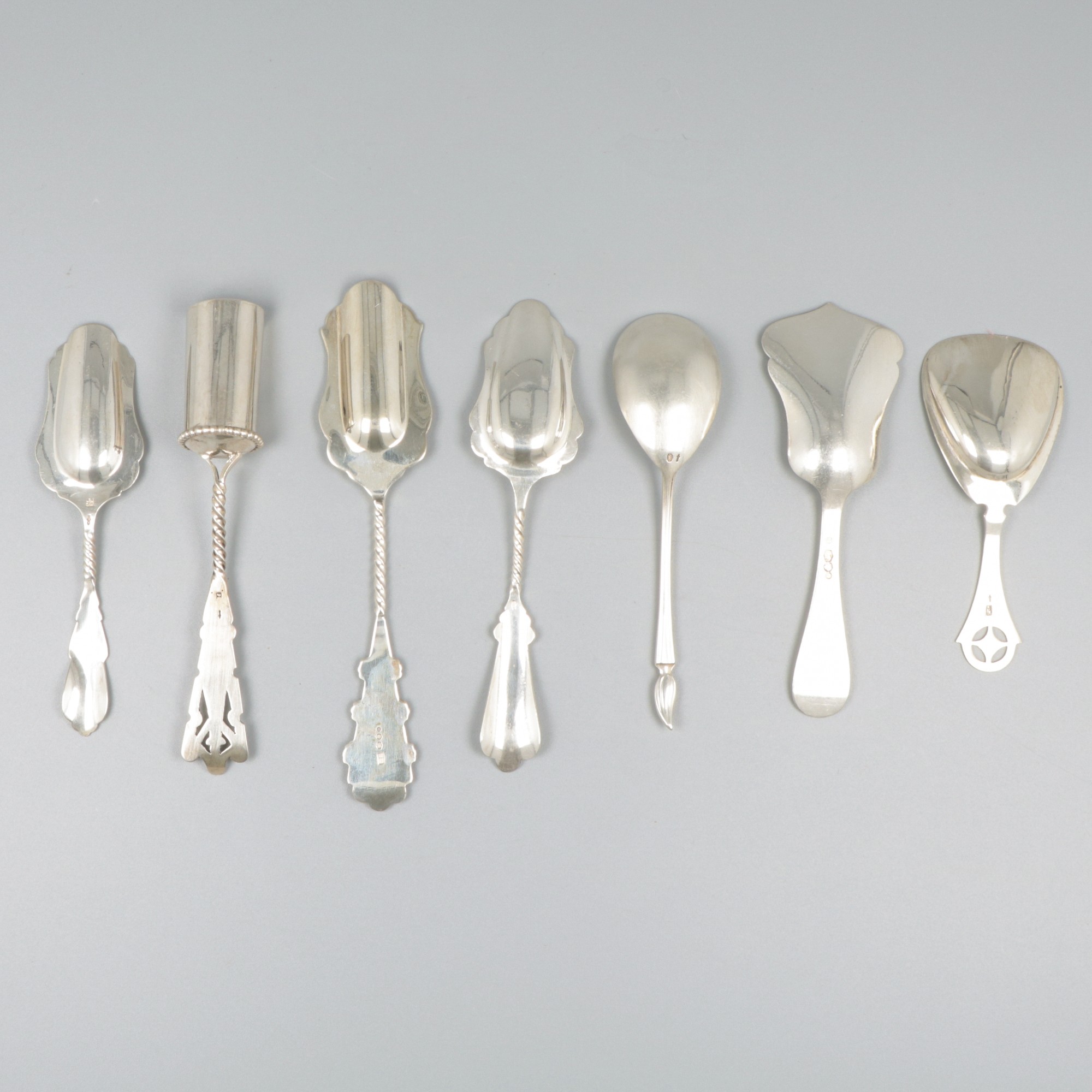 7-piece lot of sugar scoops and tea thumb, silver. - Image 2 of 8