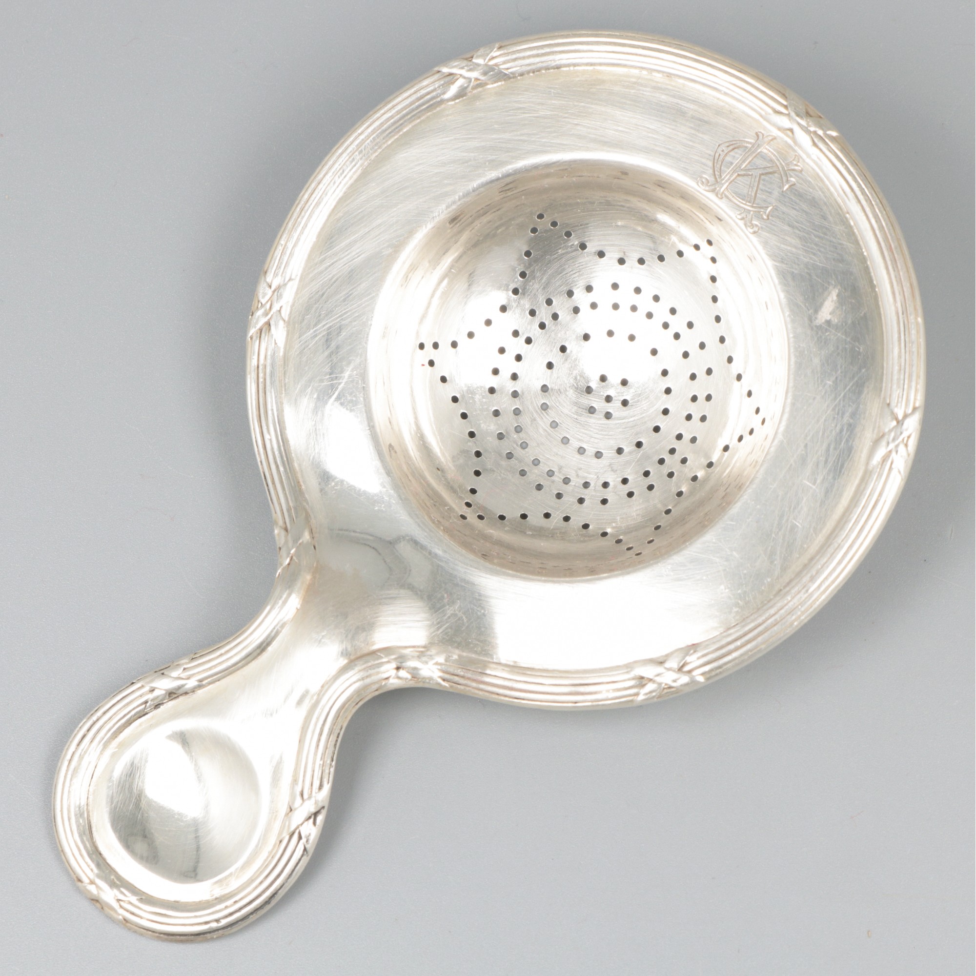 Tea strainer silver.