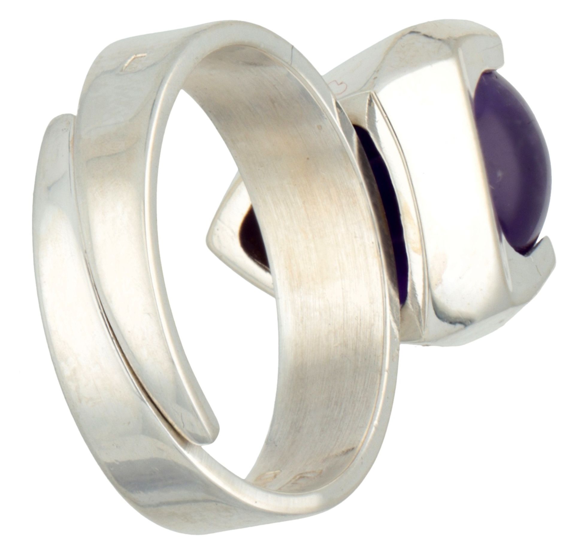 Matti J. Hyvärinnen sterling silver Finnish 1970s design ring with amethyst. - Image 2 of 3