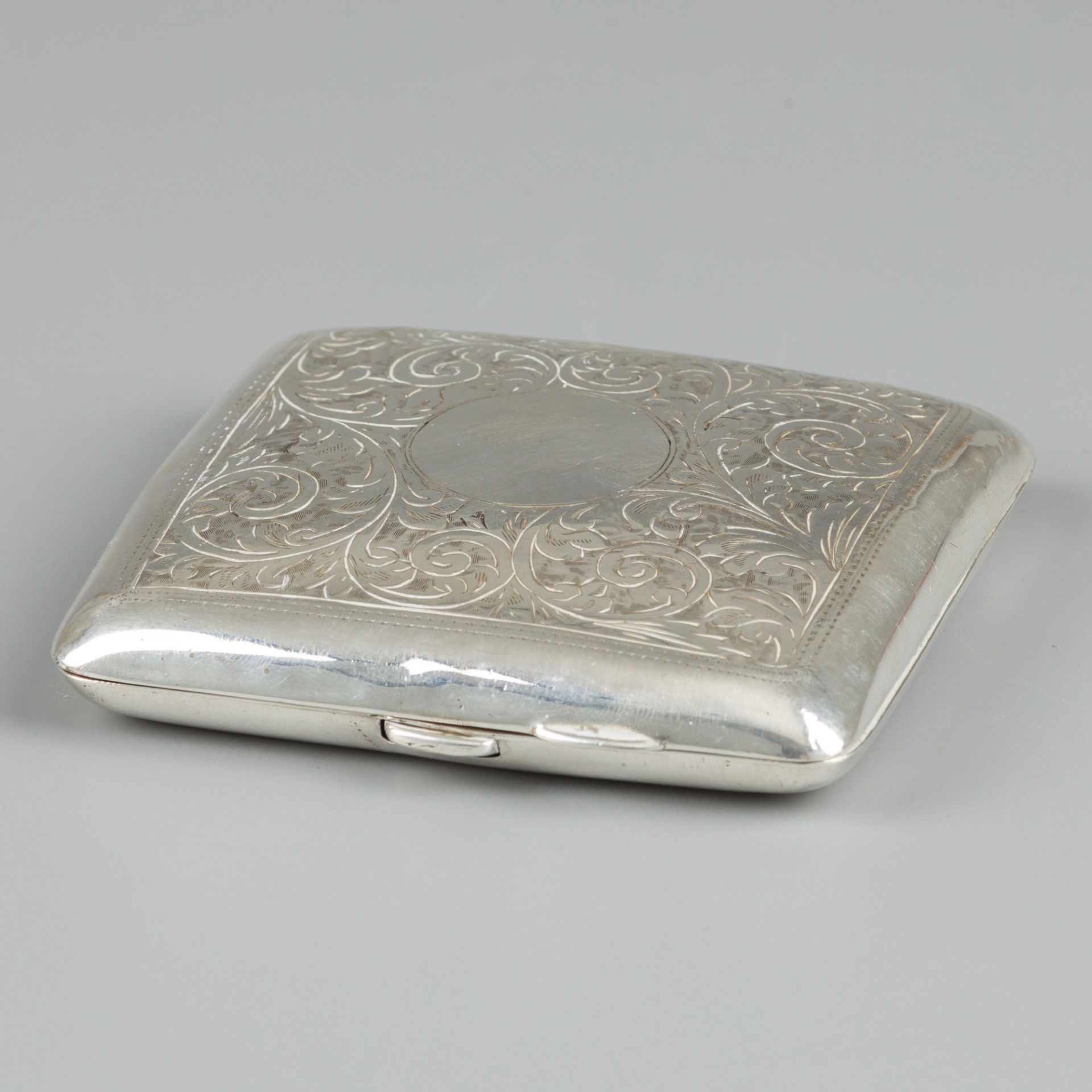 Cigarette case silver.