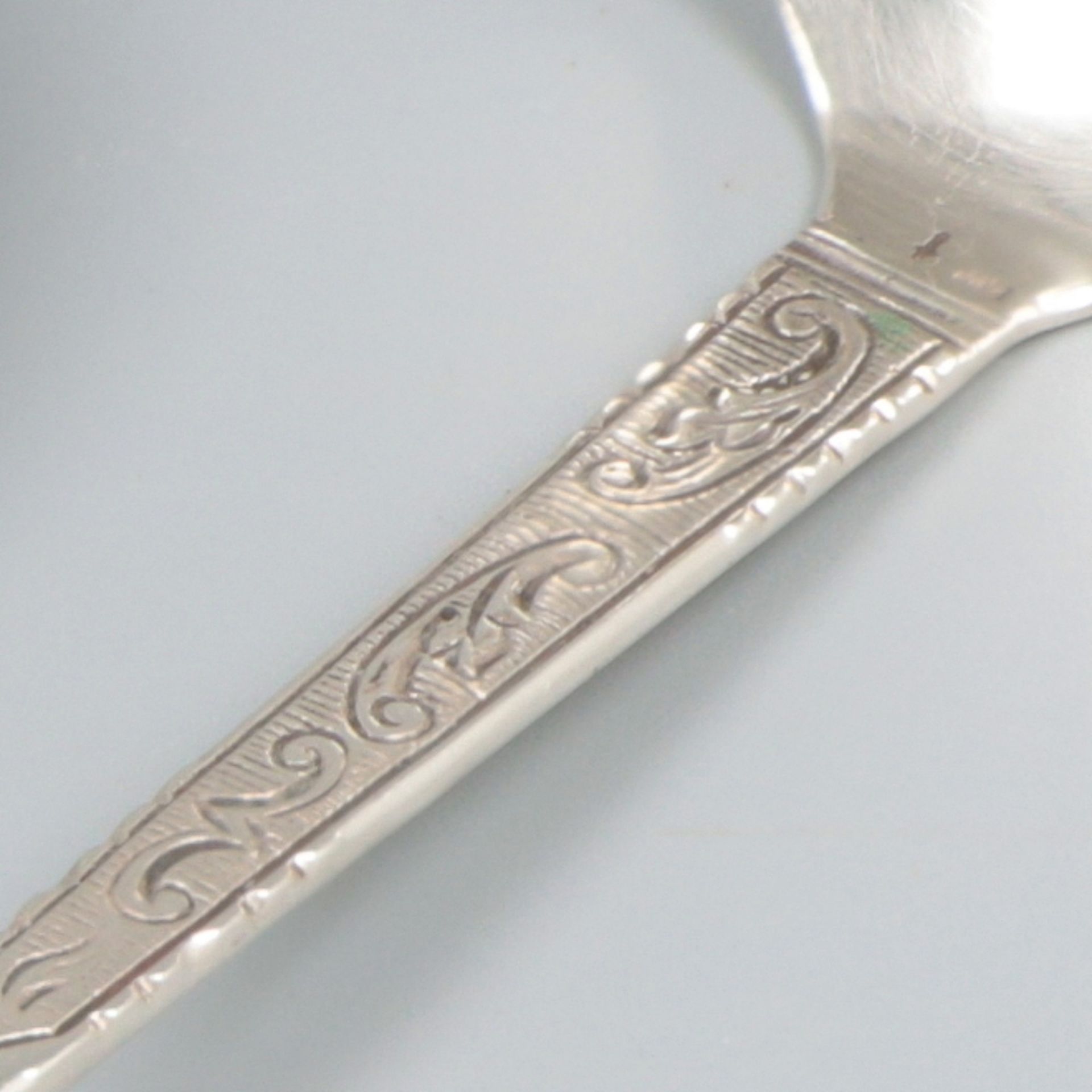 Tea strainer and cream spoon silver. - Image 5 of 6