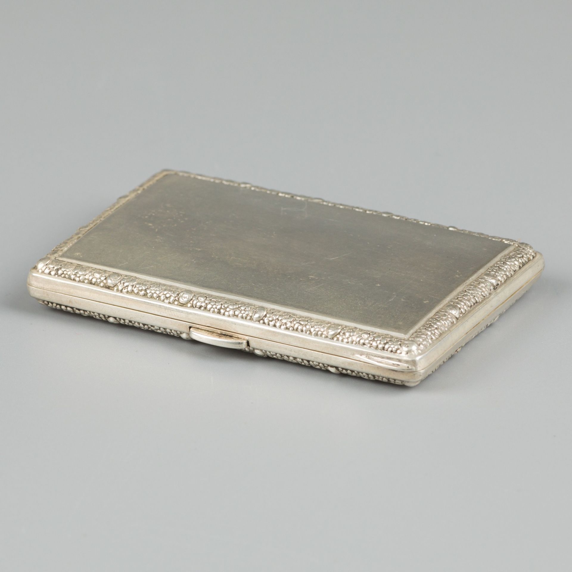 Cigarette case silver.