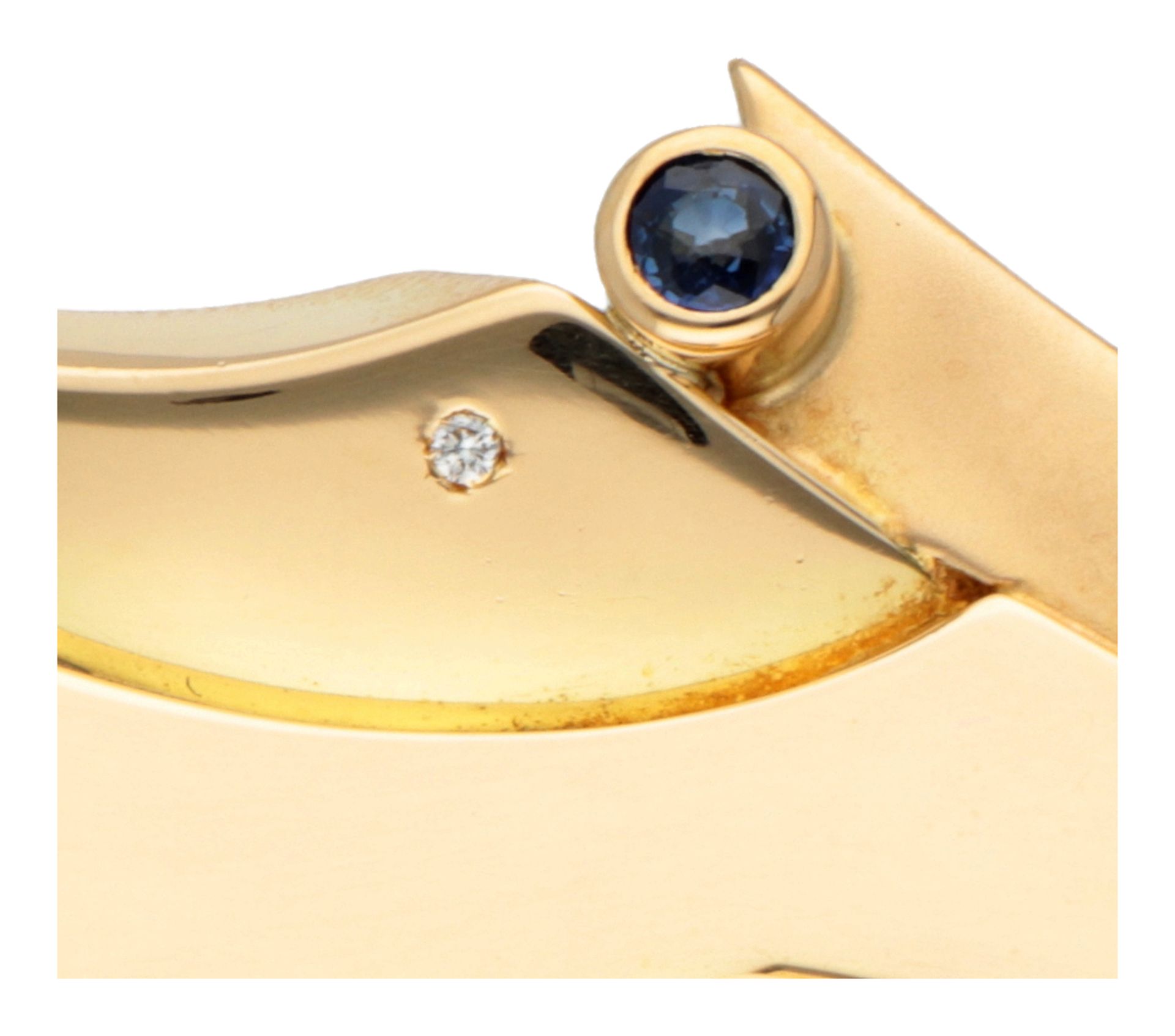 18K Yellow gold modern brooch with sapphire and diamond. - Image 2 of 3