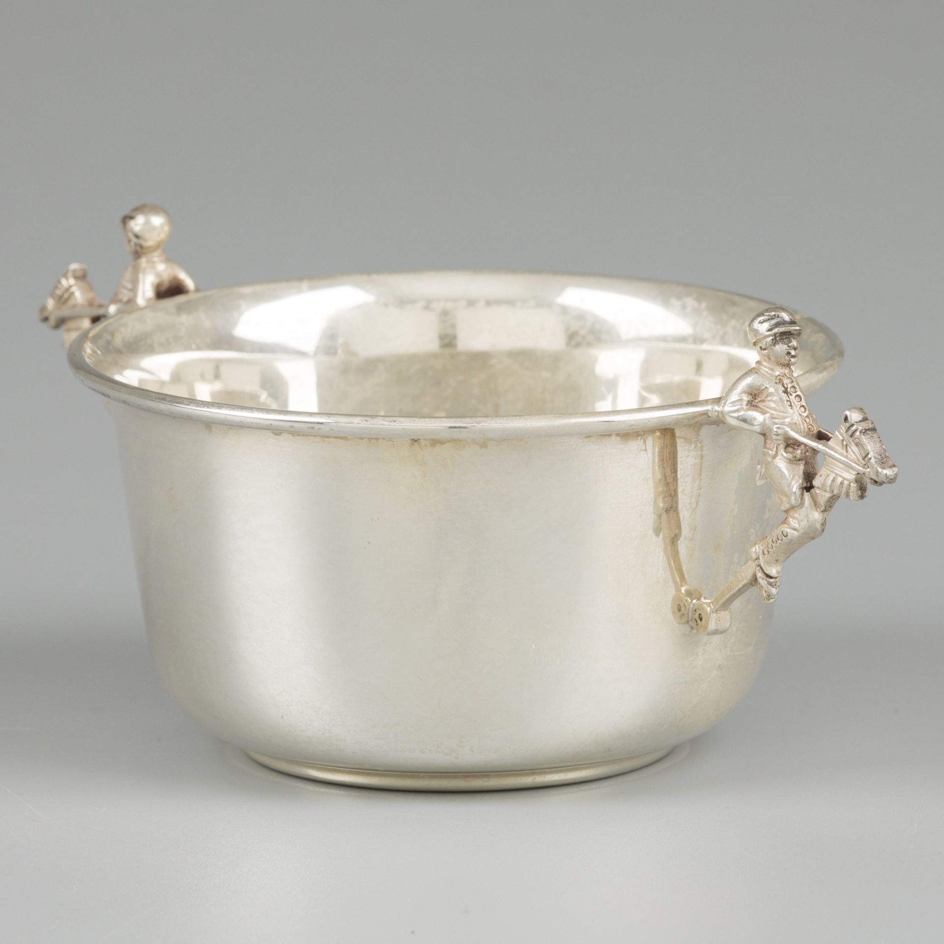 Porridge bowl silver.