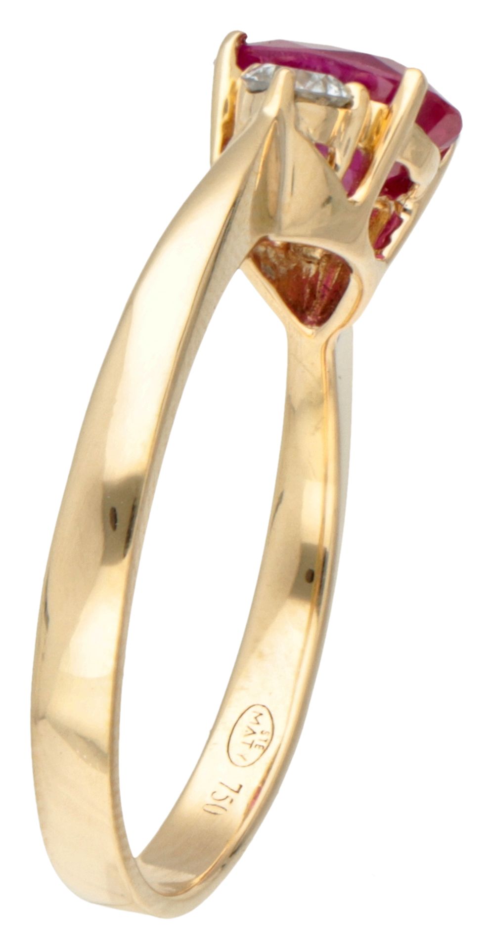 18K Yellow gold ring set with approx. 0.20 ct. diamond and synthetic ruby. - Image 2 of 3