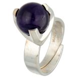 Matti J. Hyvärinnen sterling silver Finnish 1970s design ring with amethyst.