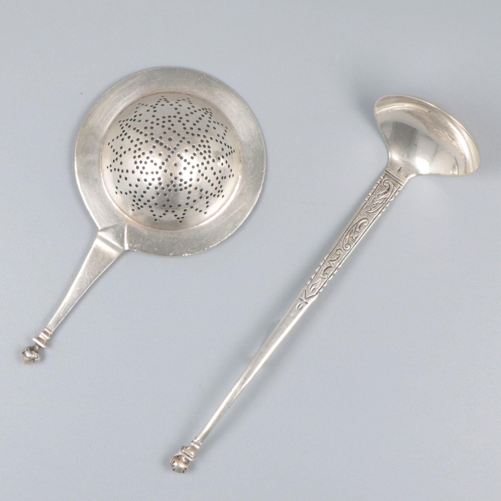 Tea strainer and cream spoon silver. - Image 3 of 6