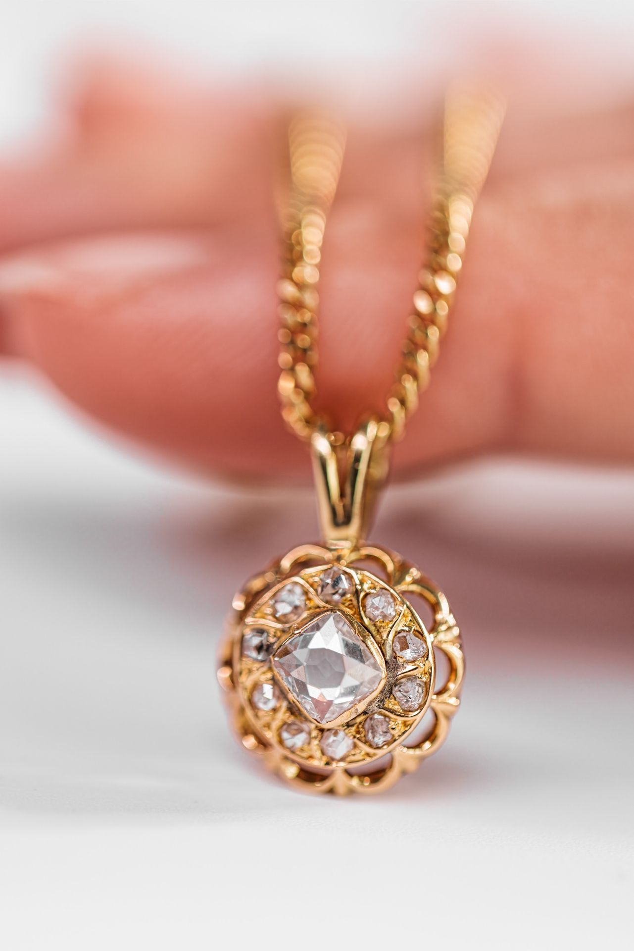 18K Yellow gold pendant with old cut diamonds on necklace. - Image 4 of 5