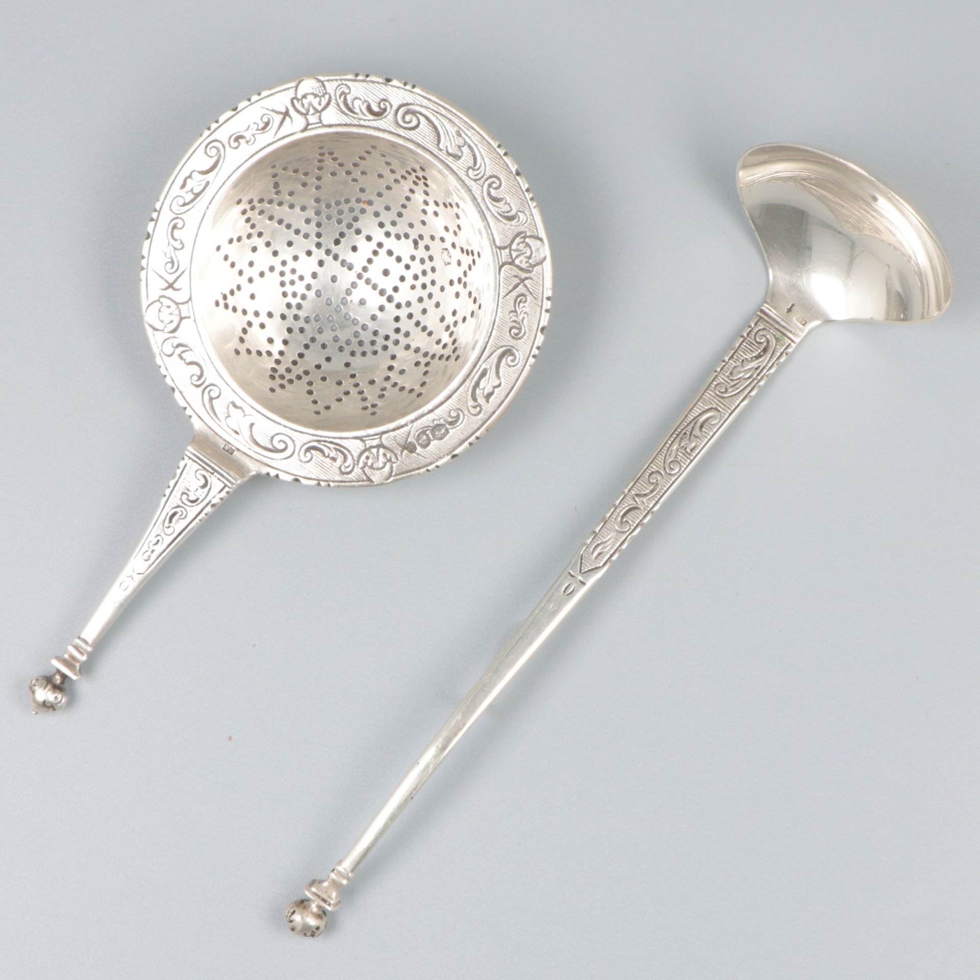 Tea strainer and cream spoon silver. - Image 2 of 6