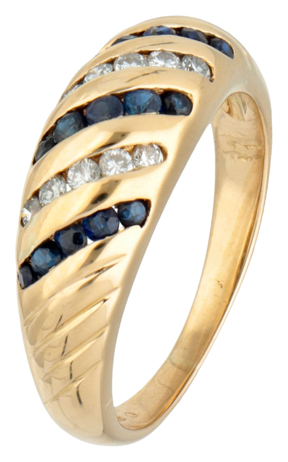 18K Yellow gold ring set with diamond and sapphire.
