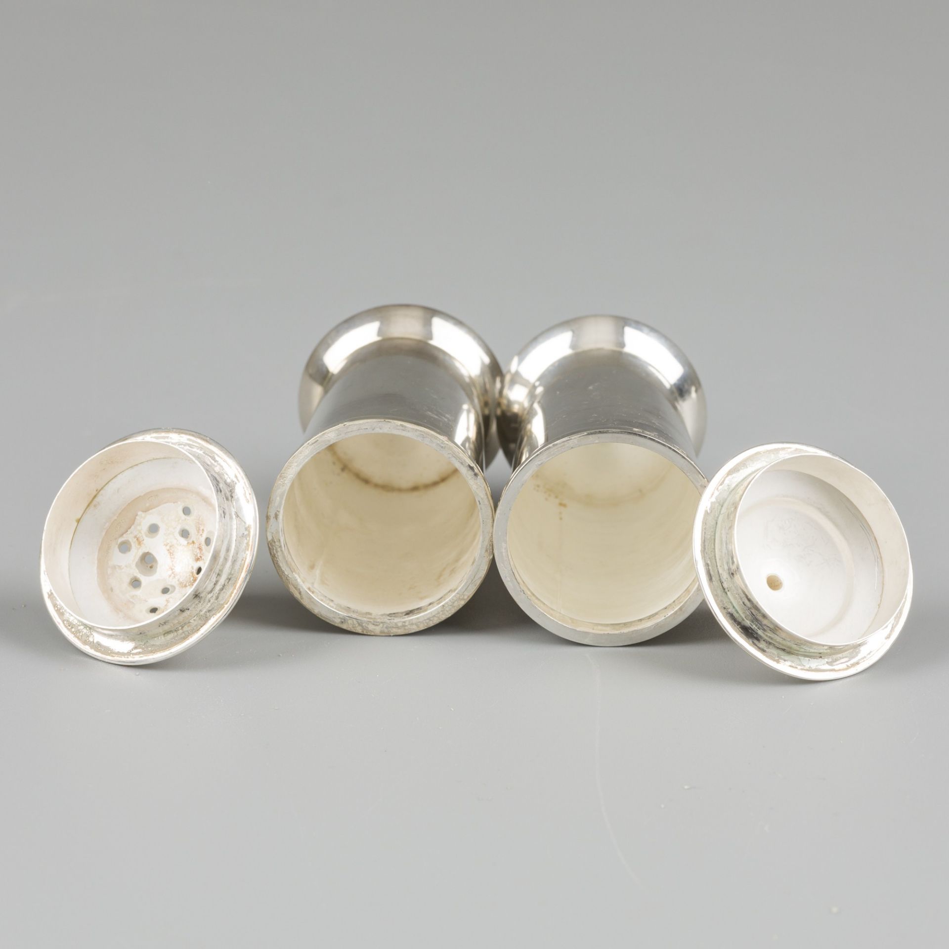 Pepper and salt shakers, silver. - Image 3 of 5