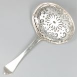 Silver sugar sifter spoon, Andele Andeles, Leeuwarden 1709-1754.