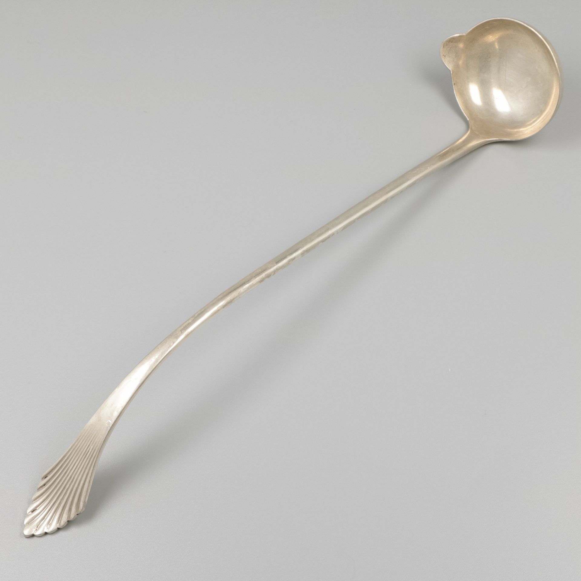 Punchbowl spoon silver.