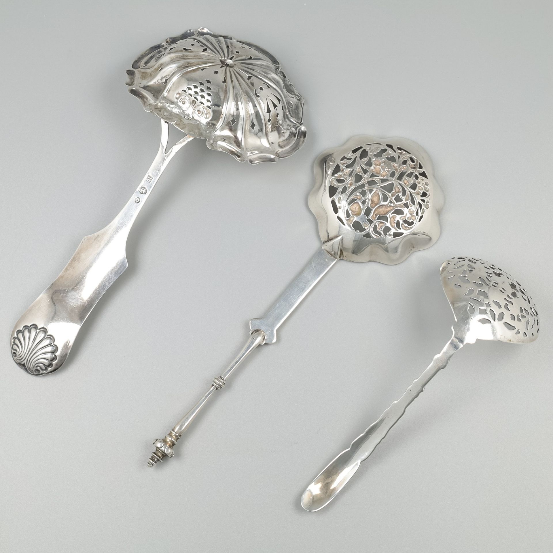 3-piece lot of silver sifter spoons. - Bild 2 aus 7