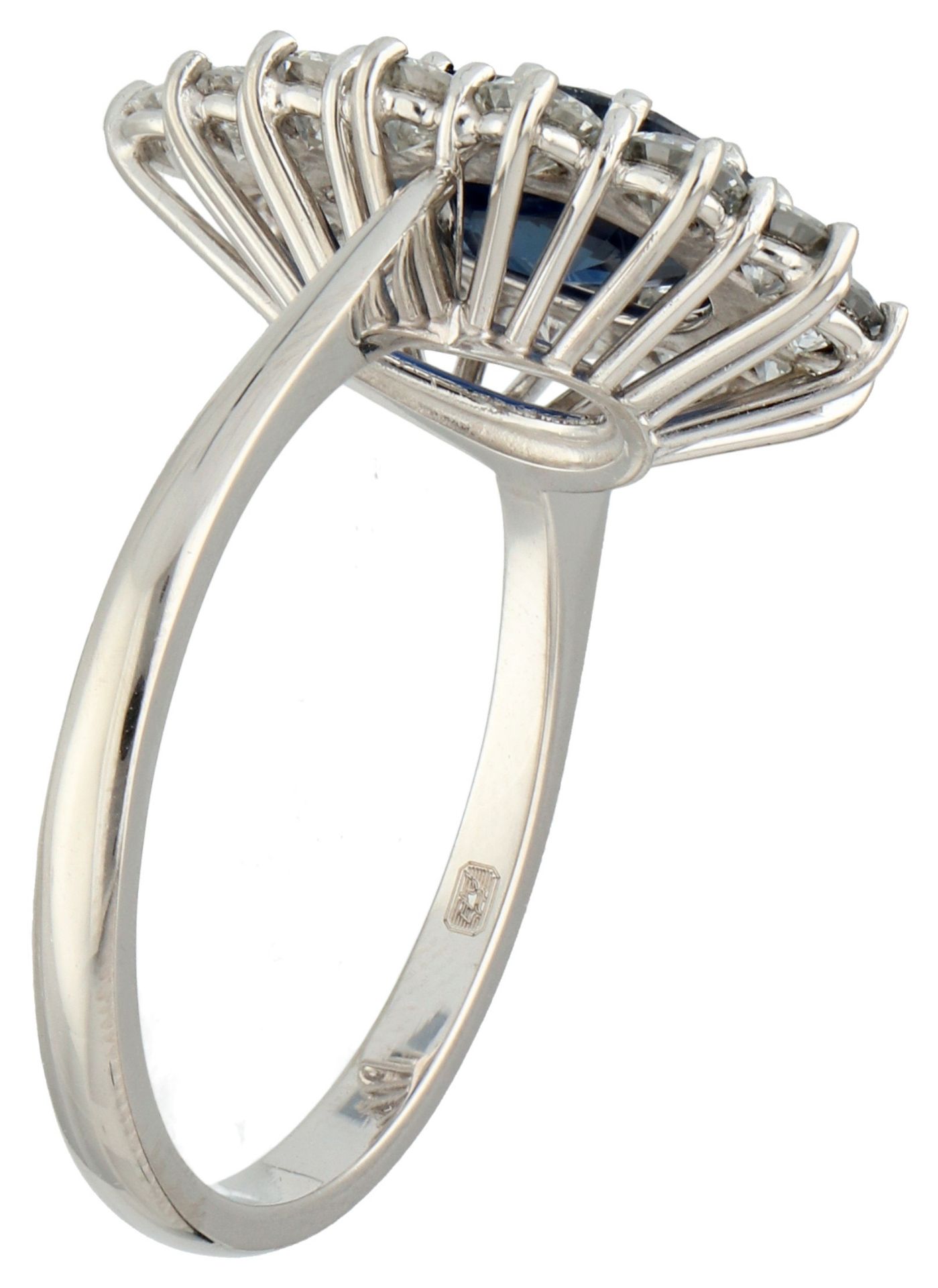 Platinum entourage ring set with approx. 3.0 ct. natural sapphire and diamond. - Bild 3 aus 3