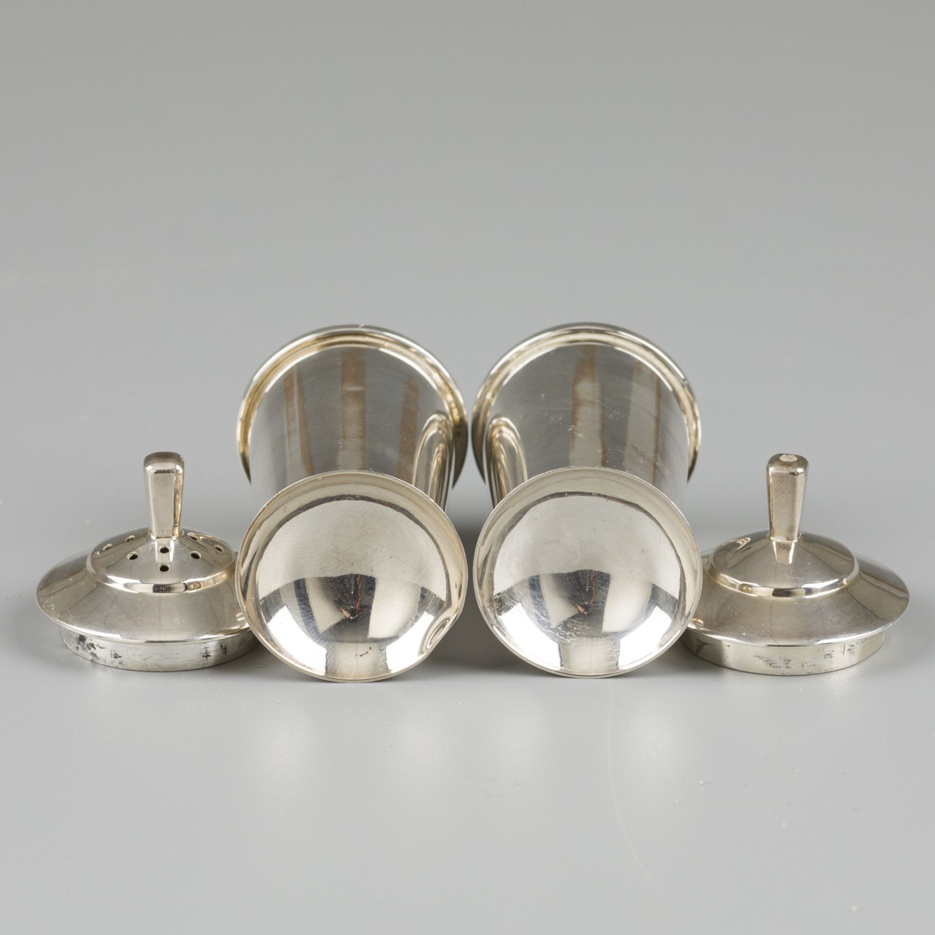 Pepper and salt shakers, silver. - Image 2 of 5
