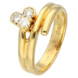 14K Yellow gold three-leaf clover ring set with approx. 0.33 ct diamond.