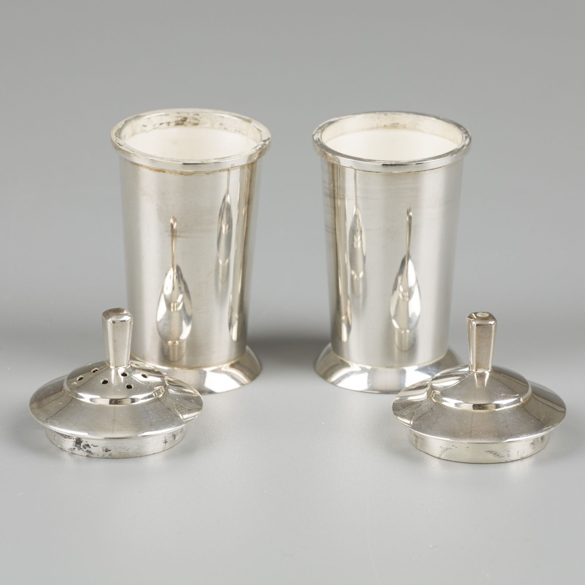 Pepper and salt shakers, silver. - Image 4 of 5