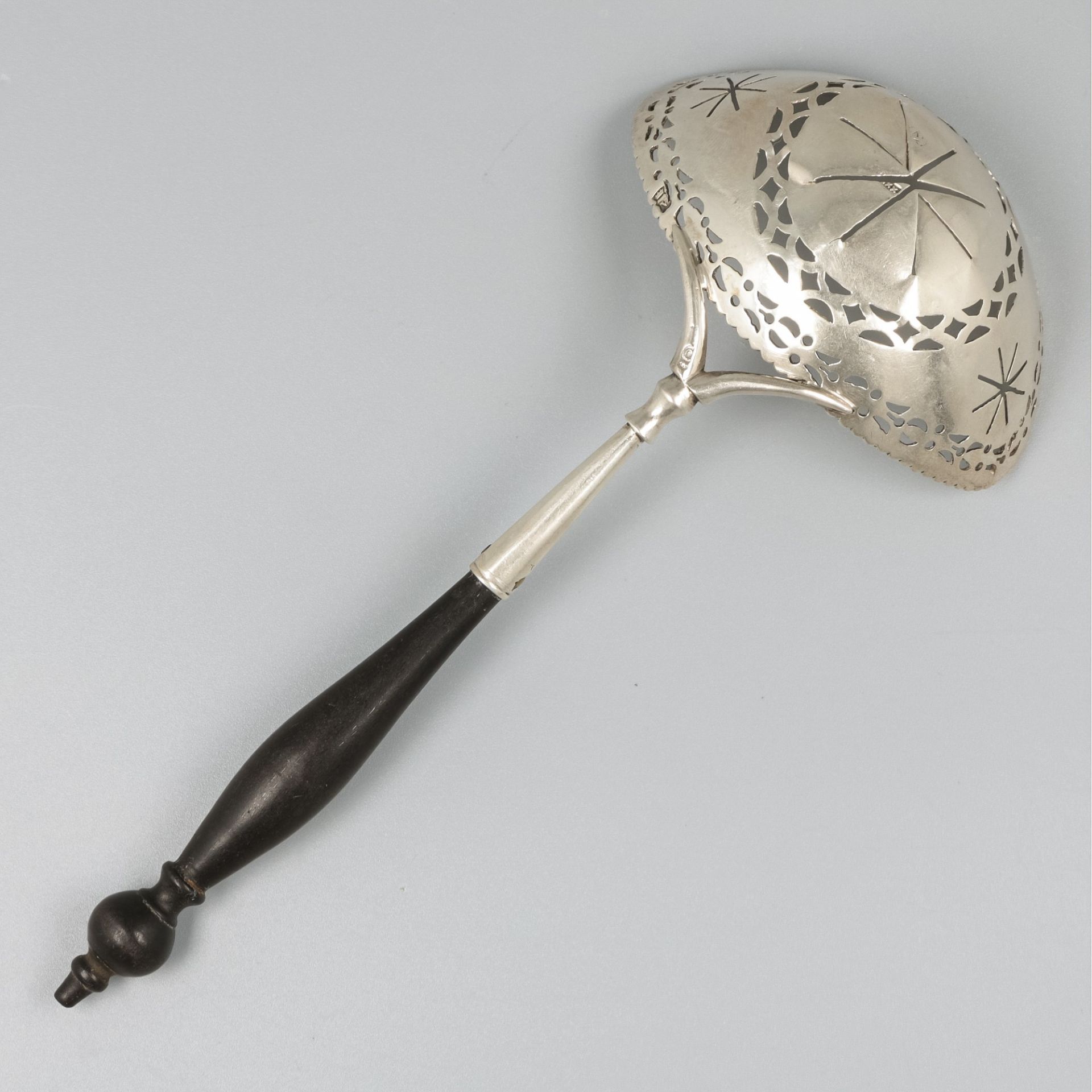 Silver sifter spoon, Adrianus Koekebakker, Amsterdam 1791-1811. - Image 2 of 8
