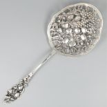 Wet fruit scoop silver.