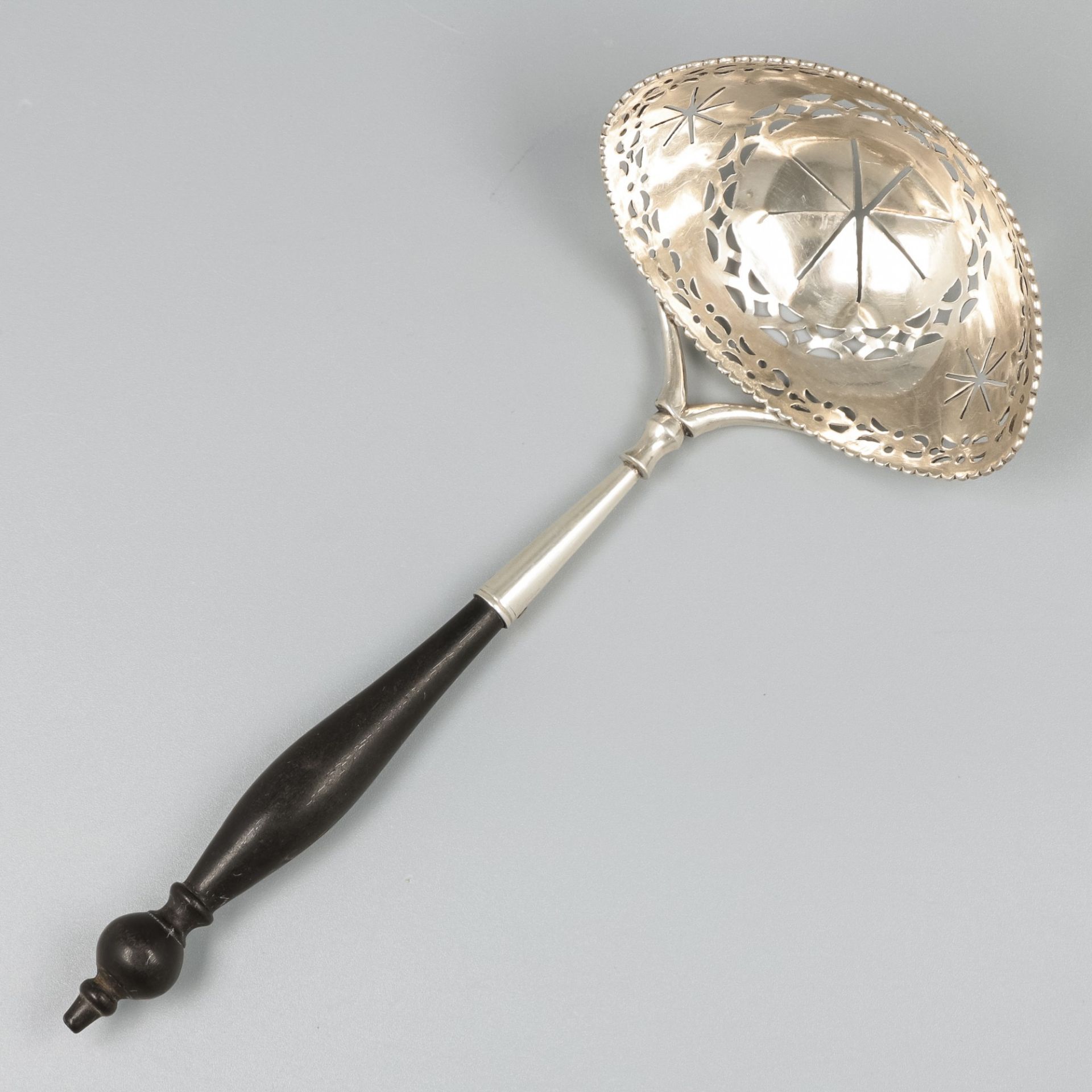 Silver sifter spoon, Adrianus Koekebakker, Amsterdam 1791-1811.