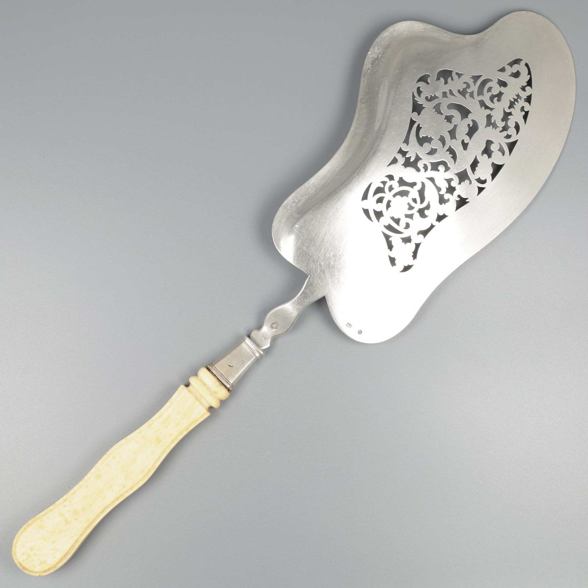 No reserve - Fish scoop silver. - Image 4 of 6