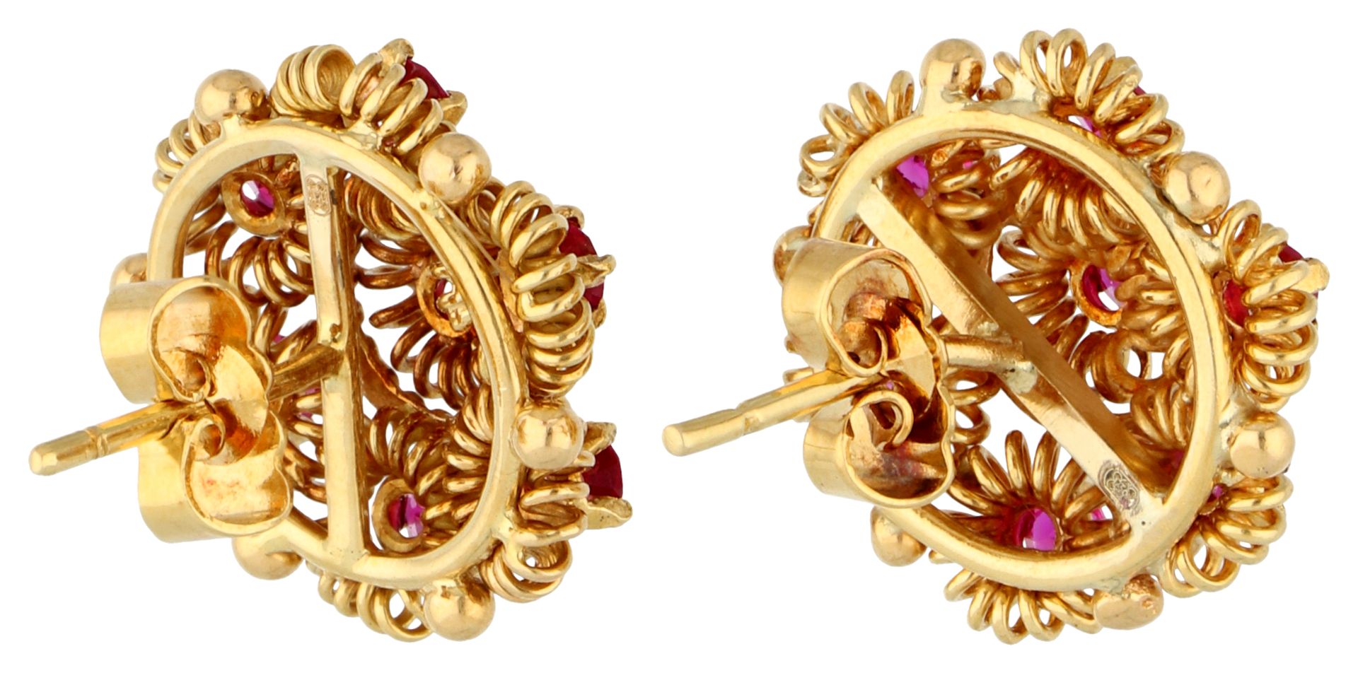 No reserve - 18K Yellow gold stud earrings with synthetic ruby. - Image 2 of 2