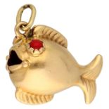 No reserve - 14K Yellow gold pendant of a puffer fish with red eyes.