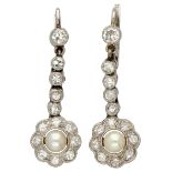 No reserve - Platinum classic earrings with pearl and diamond.