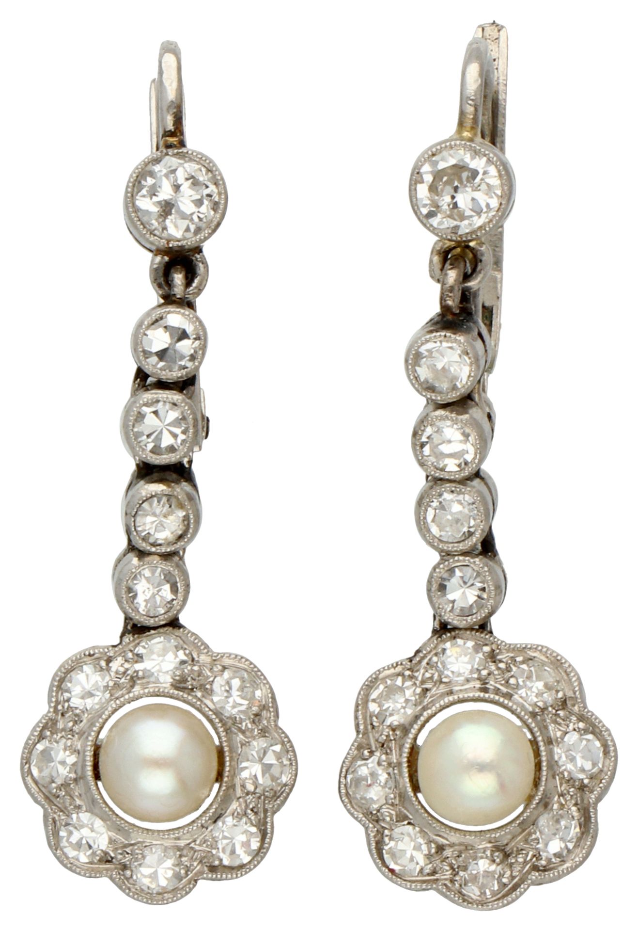 No reserve - Platinum classic earrings with pearl and diamond.